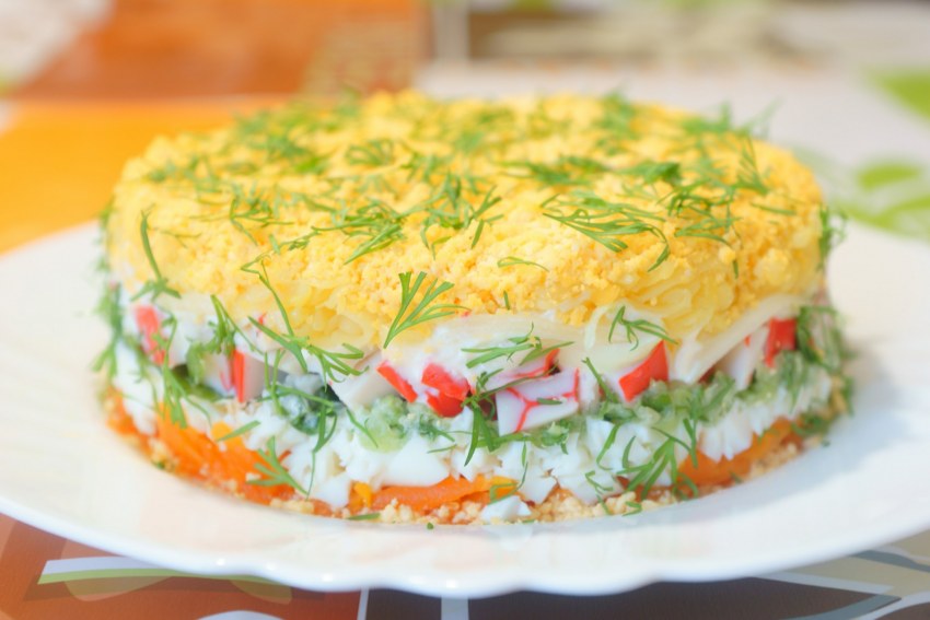 Салат Мимоза с крабовыми палочками