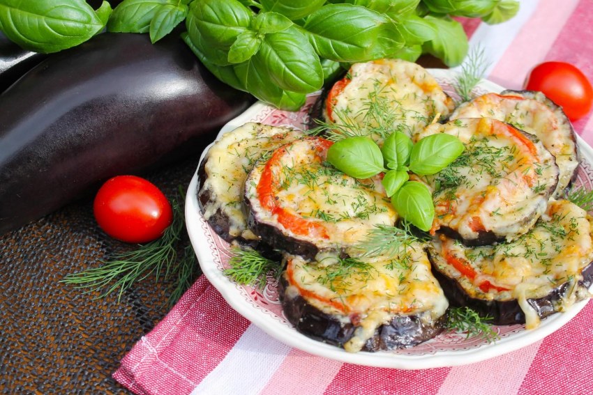 Баклажан веером с мясом в духовке