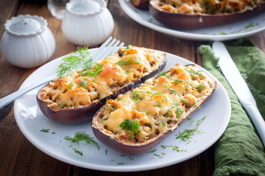 Баклажаны запеченные с фаршем и сыром