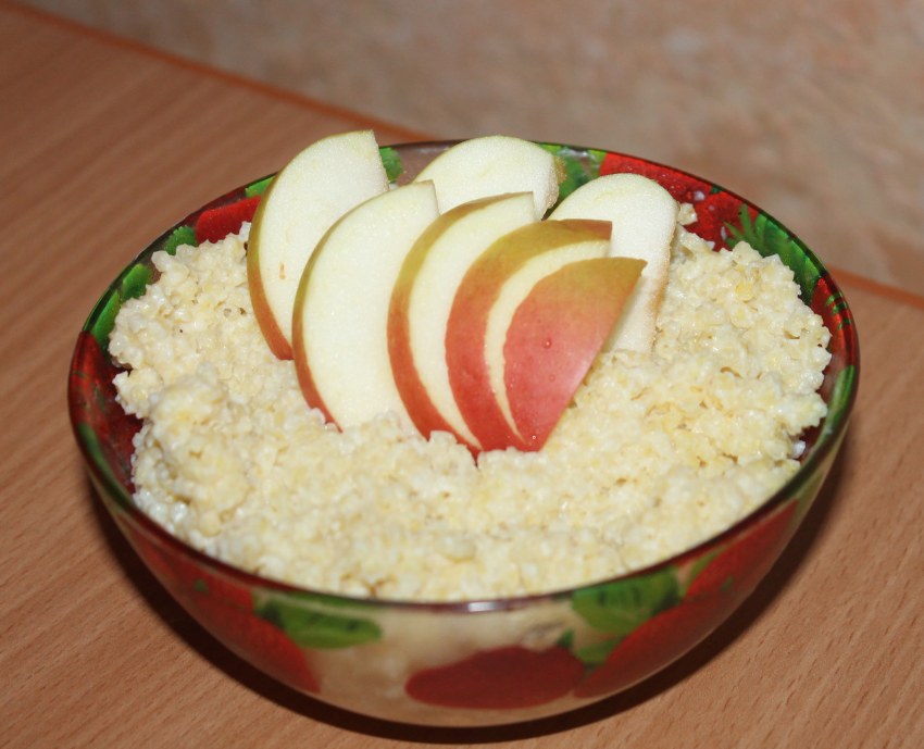 Каша Янтарная из пшена с яблоками