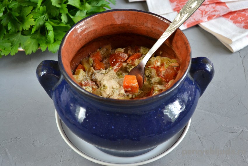 Мясное блюдо в горшочке