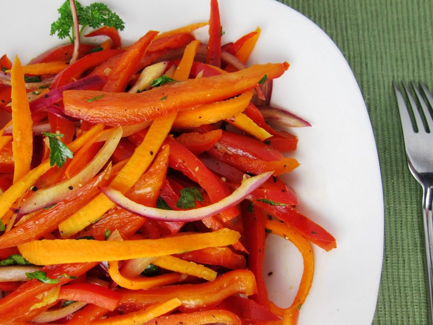 Салат с болгарским перцем и курицей