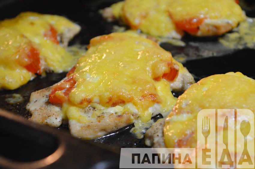 Куриная отбивная с помидором