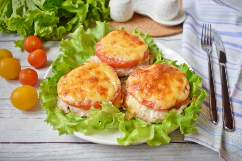 Котлеты из куриного филе с беконом и сыром