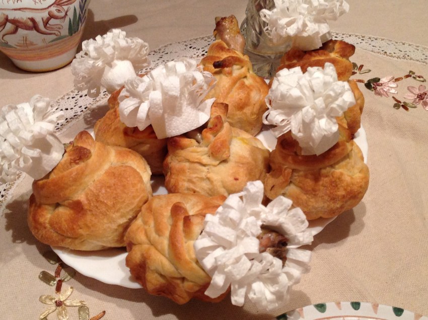 Куриные мешочки с картофелем и грибами и сыром в духовке