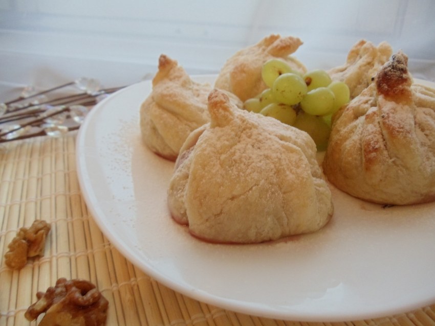 Мешочек из теста с начинкой