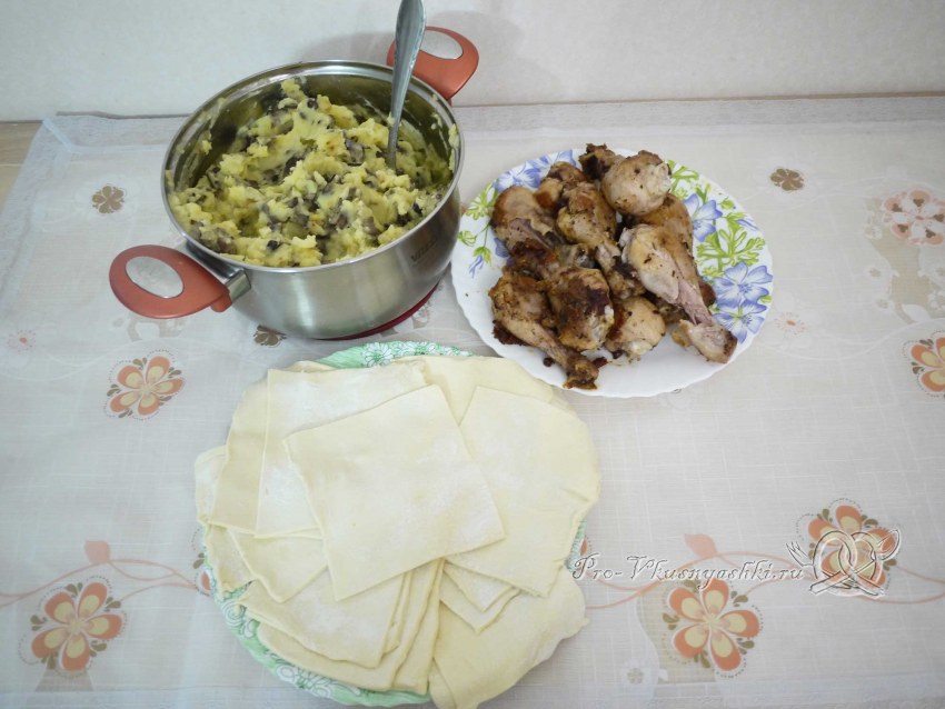 Слойки с курицей и грибами