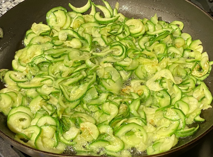 Кабачковая запеканка на сковороде