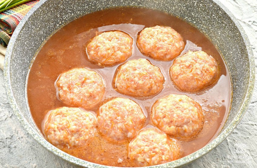 Фарш с морковью и подливой