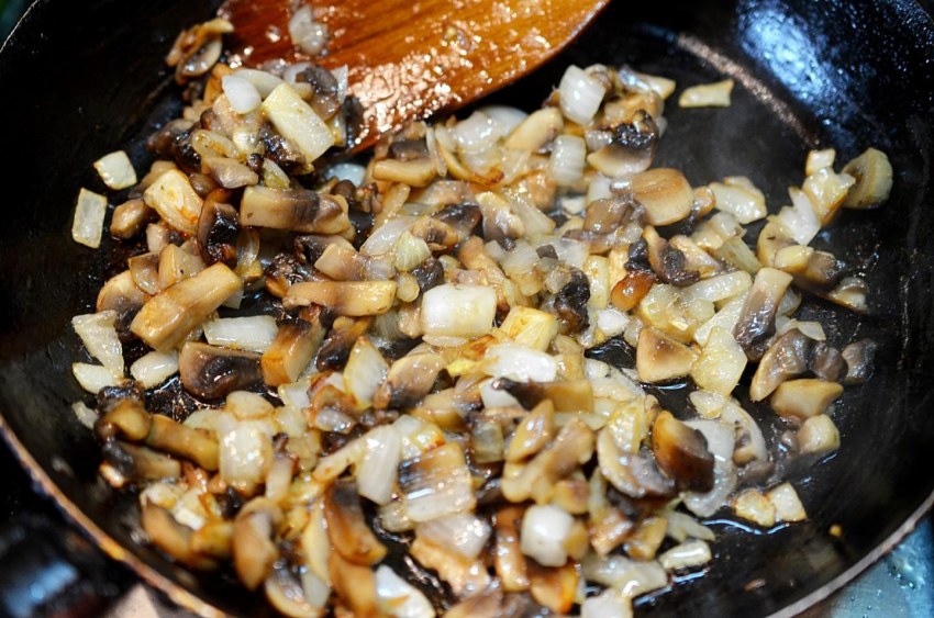 Рапаны жареные с луком