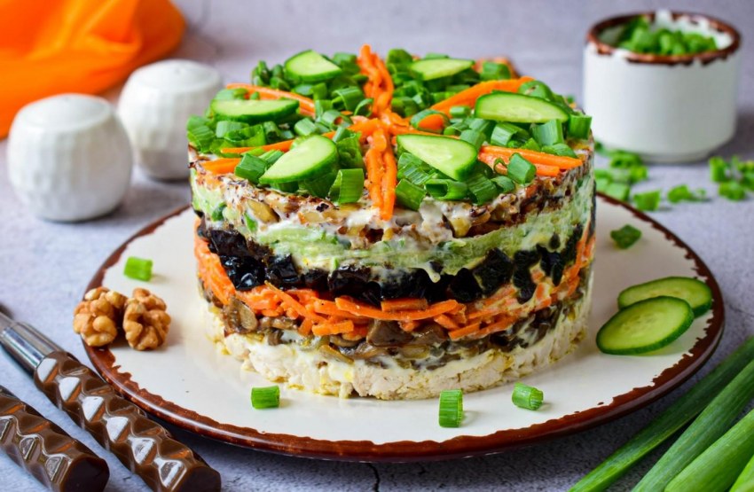 Салат с курицей огурцом яйцом