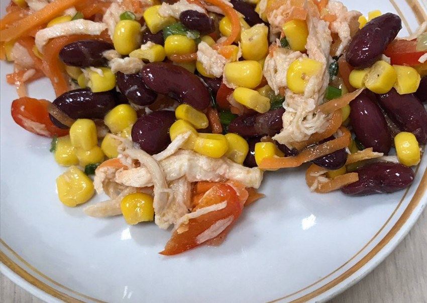 Салат красная фасоль копченая курица болгарский перец