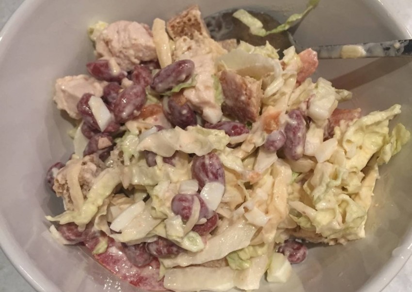 Салат с красной фасолью и курицей
