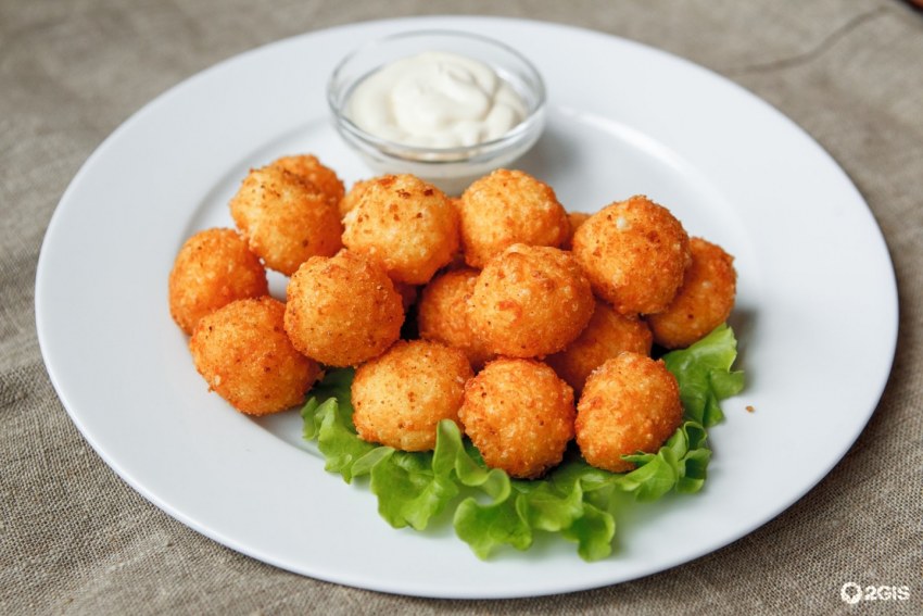 Салат с мандаринами и курицей и сыром