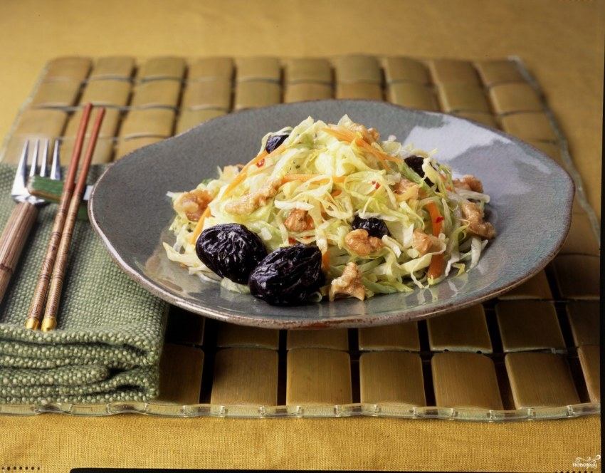 Салат из маринованной свеклы с яблоками
