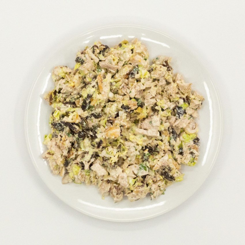 Салат с черносливом и курицей
