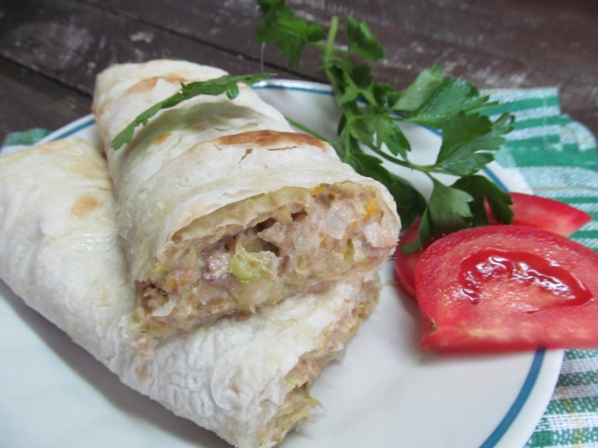 Лаваш с сыром и зеленью на мангале