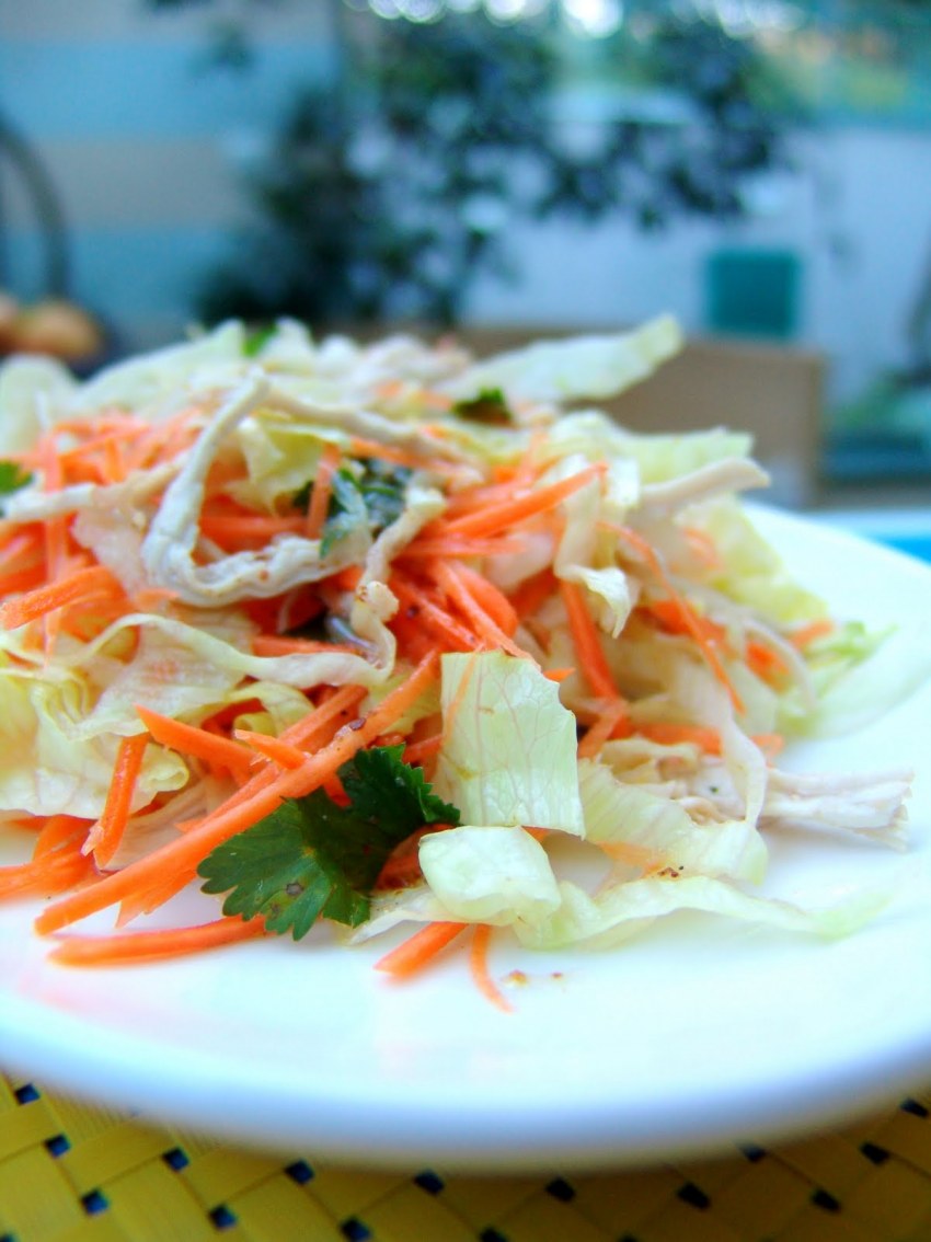 Салат из айсберга с курицей