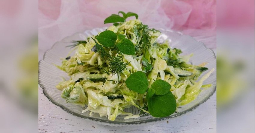 Капустный салат с кунжутной заправкой