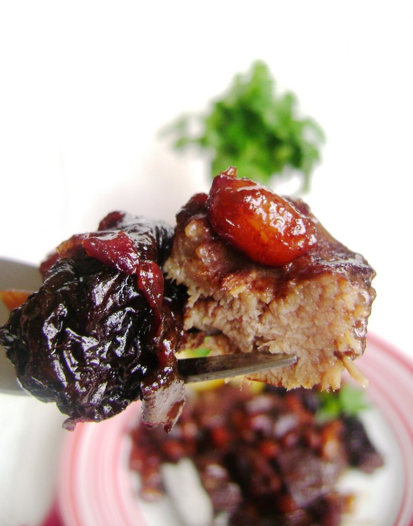 Мясо с финиками