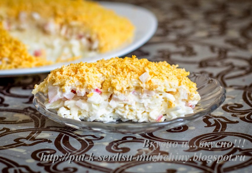 Салат с крабовыми палочками яблоком и сыром