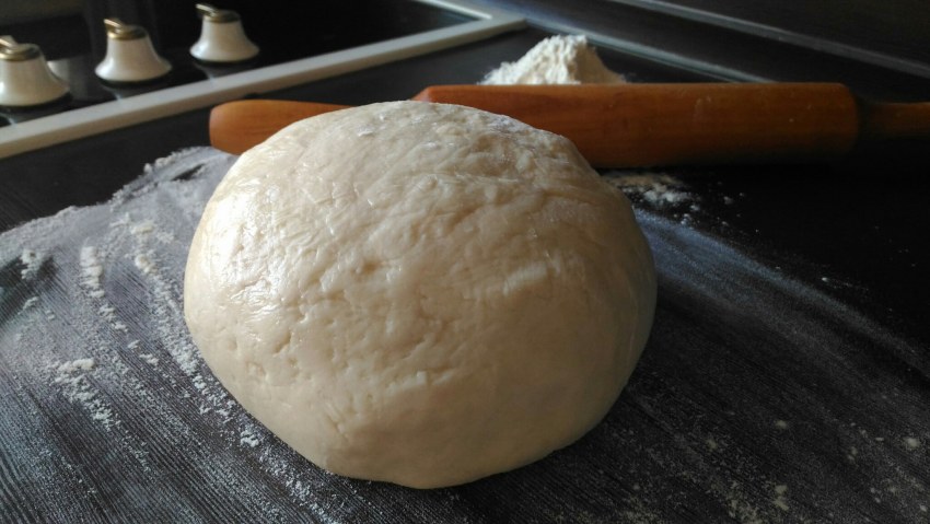 Чебуреки с сыром и зеленью в ресторане