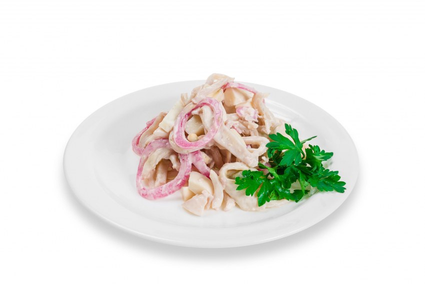Салат картофельный с кальмарами