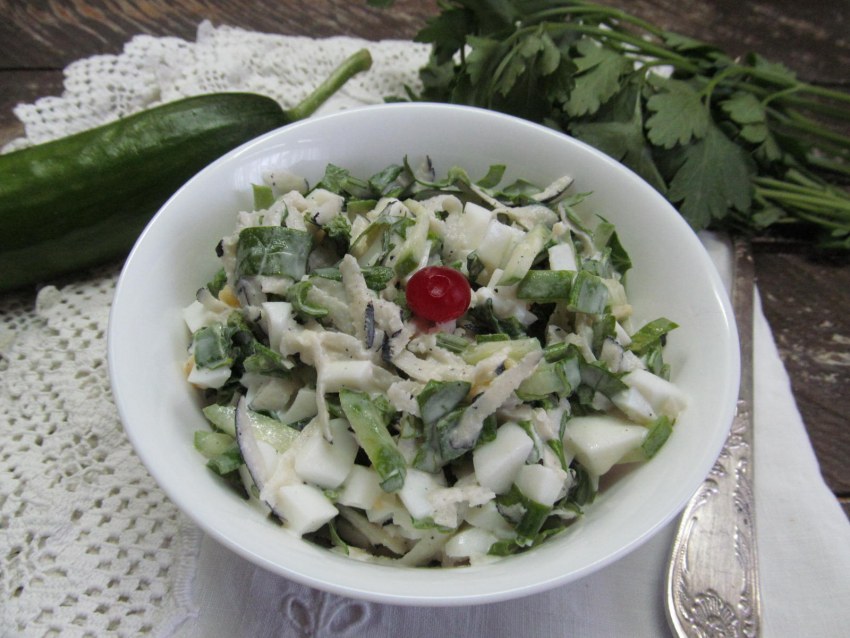 Салат с редькой дайкон и огурцом