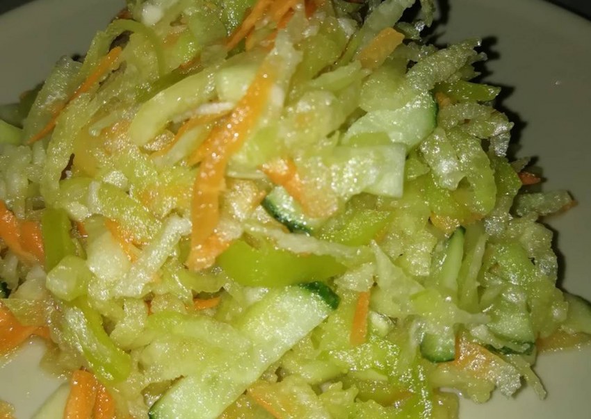 Салат с редькой и мясом слоями