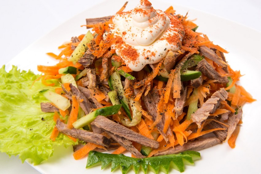 Салат с куриными сердечками