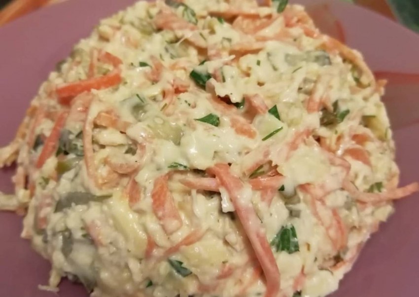 Салат с курицей и грибами и корейской морковкой