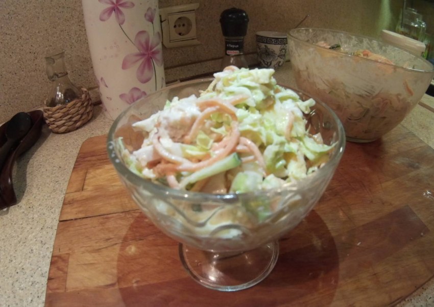 Салат с копченой курицей и корейской морковью и пекинской капустой