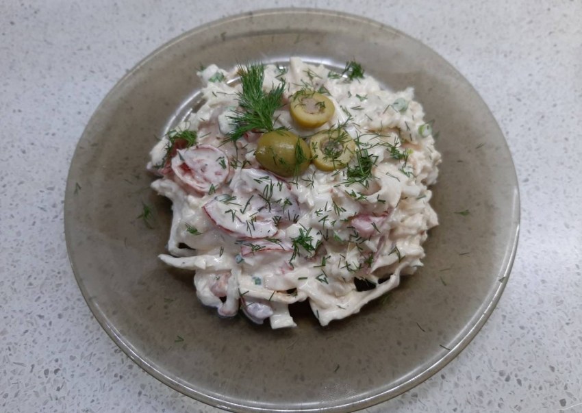 Салат из омлета и курицы