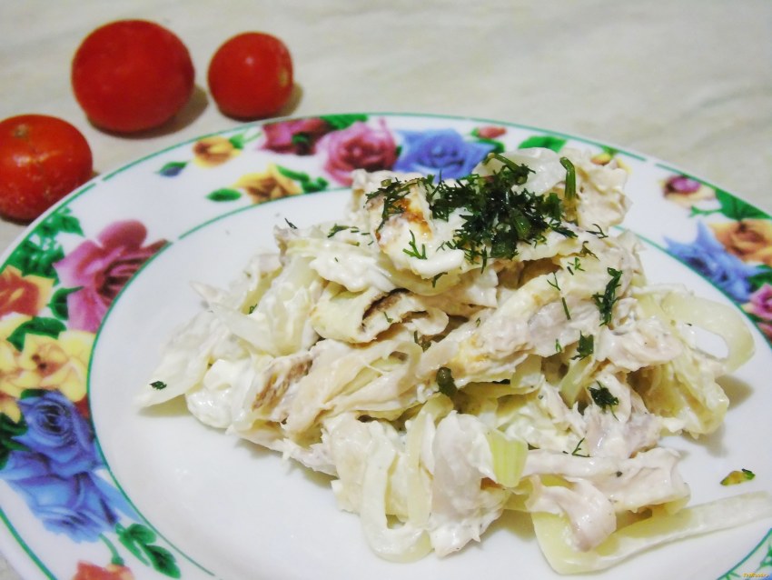Салат из омлета и курицы