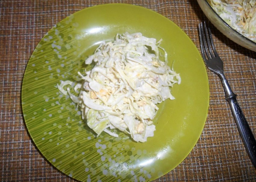 Салат нежность с курицей и огурцом и яйцом