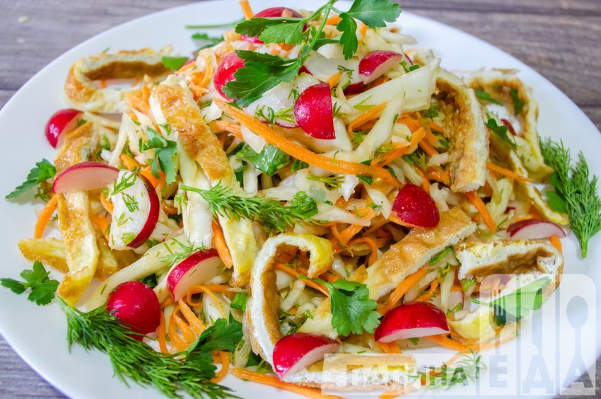 Салат с копчёной грудкой