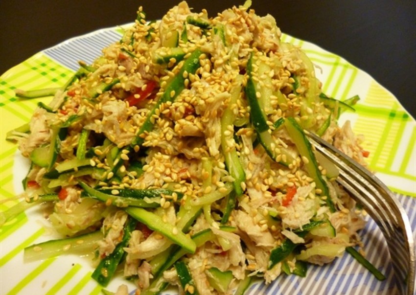Белковый салат с курицей