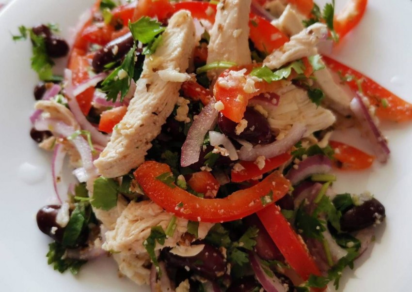Салат с крабовыми палочками и кукурузой и капустой