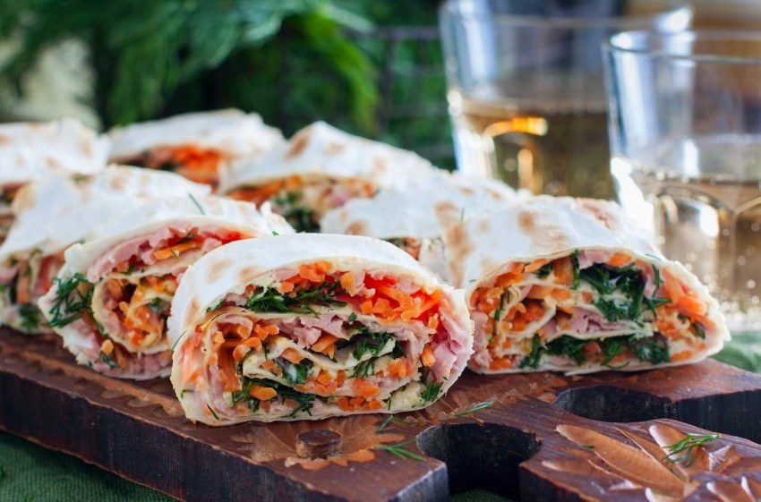 Рулет с корейской морковкой в лаваше