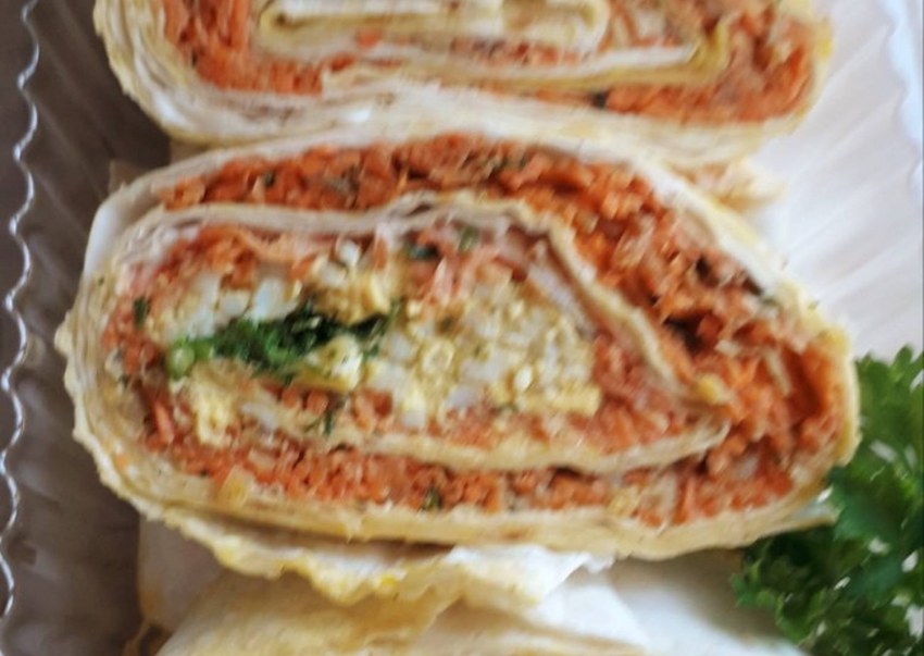 Рулет из лаваша с морковкой по-корейски