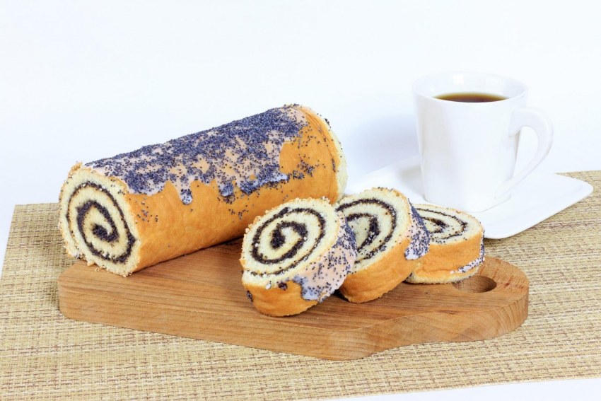 Сырный рулет с крабовыми палочками