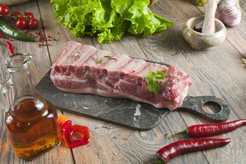 Грудинка свиная с ребрами