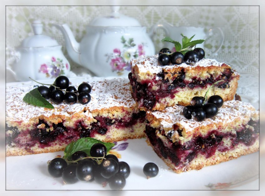 Сметана с черникой