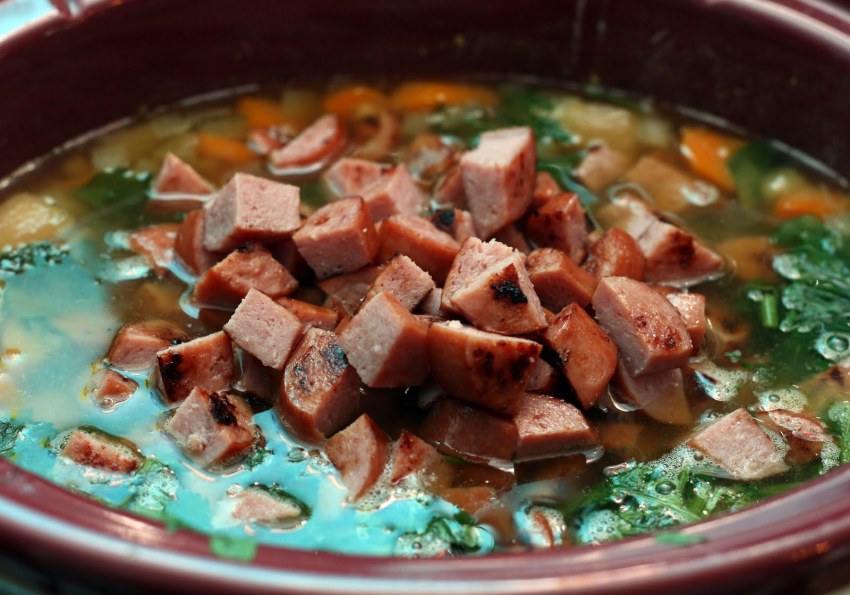 Гороховый суп с копчеными колбасками