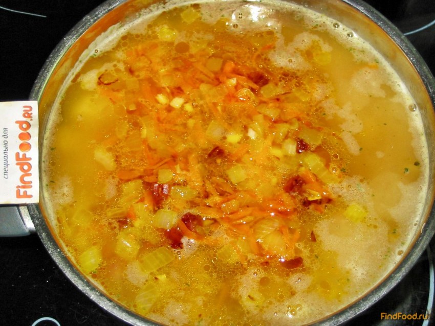Гороховый суп с копченой колбасой