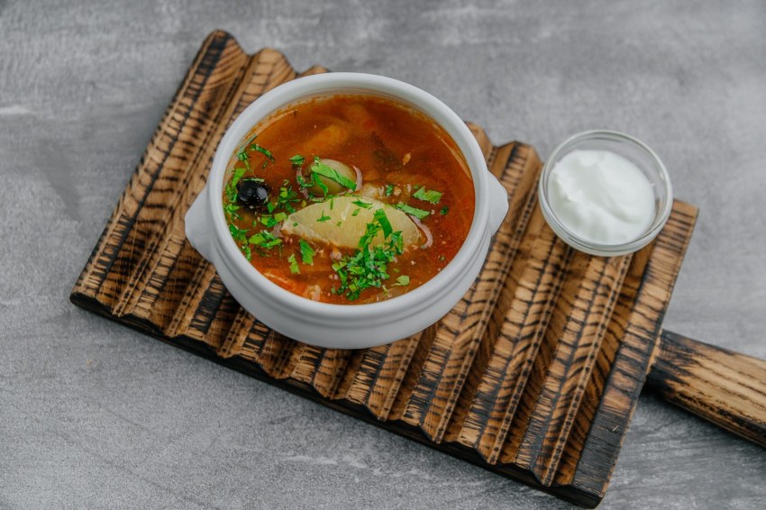 Солянка с солеными огурцами