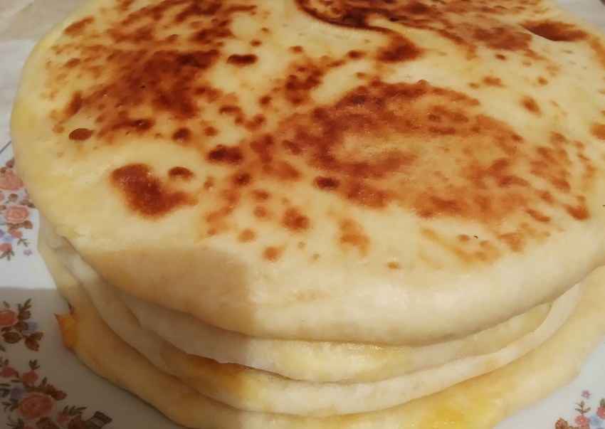 Хачапури с сыром на сковороде