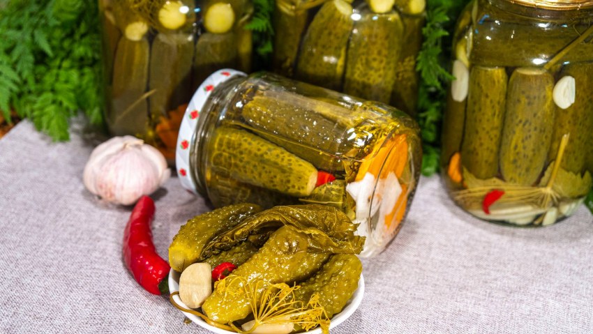 Огурцы маринованные консервированные