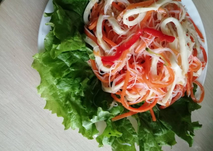 Салат с куриной грудкой и корейской морковкой