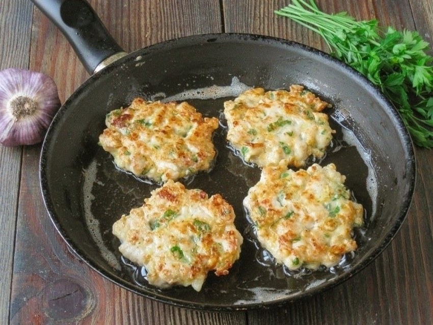 Рубленные куриные котлеты с сыром